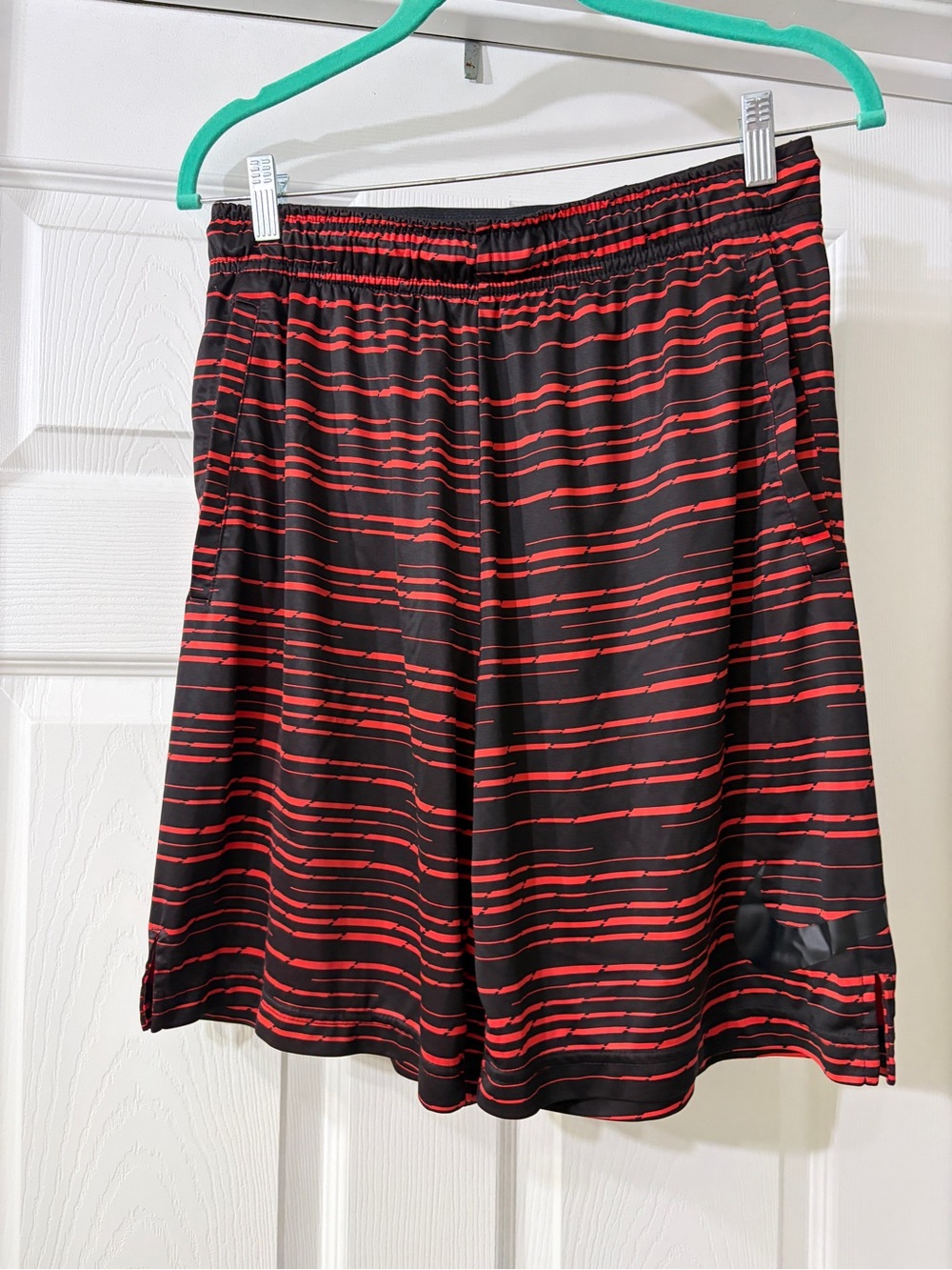 Nike Men's Black Athletic Shorts Stripe Pattern